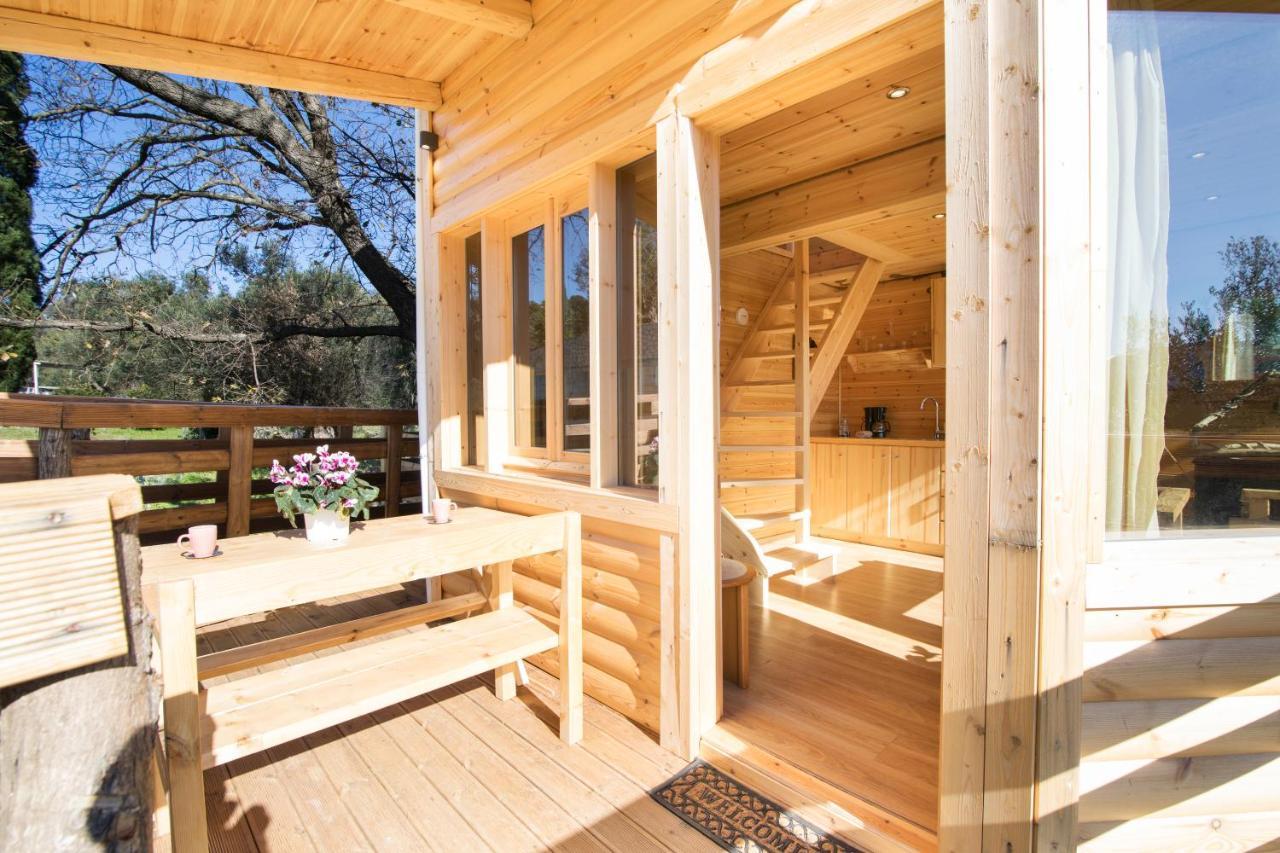 Dom wakacyjny Romantic Tree House *