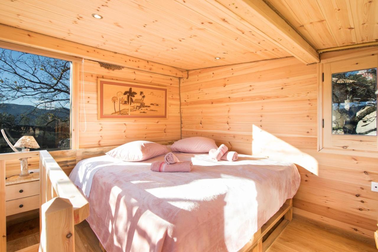 Dom wakacyjny Romantic Tree House *