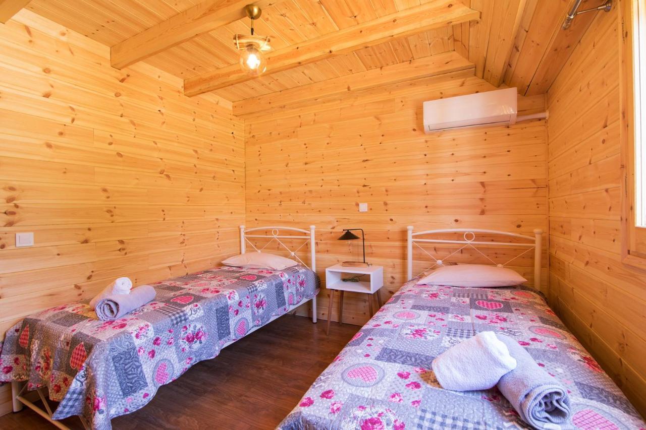Dom wakacyjny Romantic Tree House *